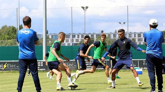 Fenerbahçe’de 3 futbolcu takımdan ayrı çalıştı