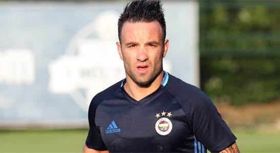 Fenerbahçe'de UEFA zorunluluğu! Valbuena ve Dirar...