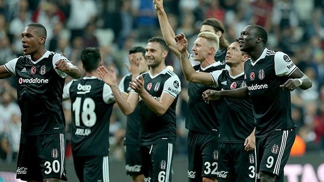 Flaş! Beşiktaş yıldız oyuncunun menajeriyle görüştü