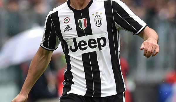 Galatasaray'dan sağ bek transferinde büyük sürpriz