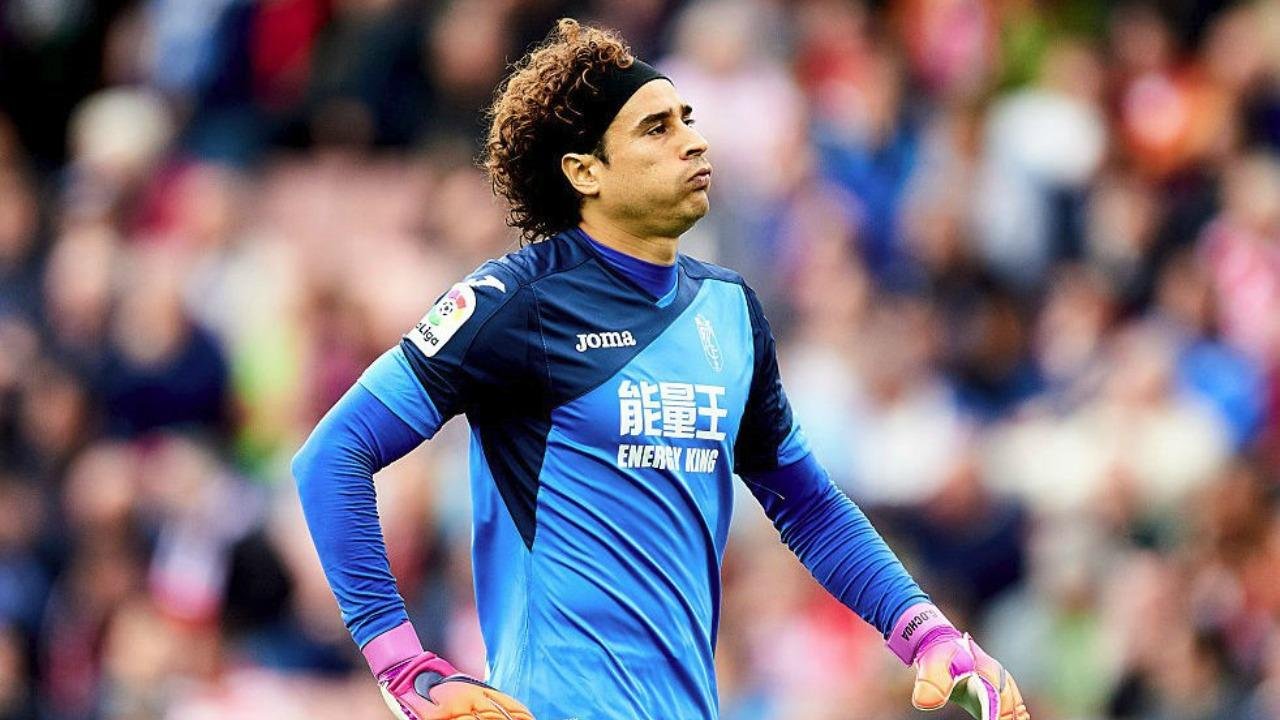 Guillermo Ochoa - 19 yaşında - Meksika Milli Takımı