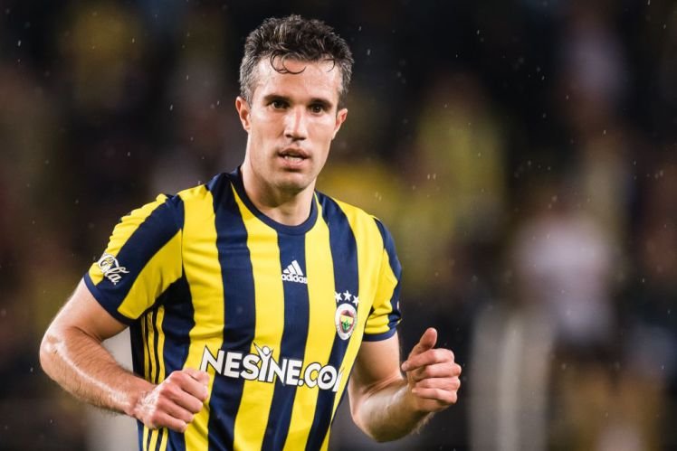 İlk kurban Van Persie