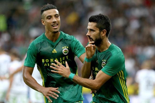 İstanbul’a dolu yağdı, Fenerbahçeli oyuncular şaşkına döndü!