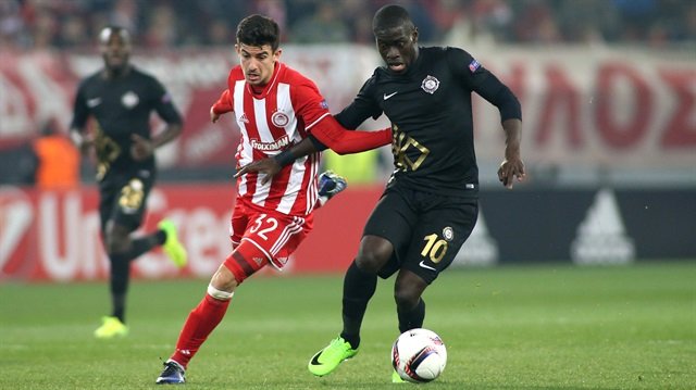 MAAŞINI FUTBOLARENA AÇIKLIYOR