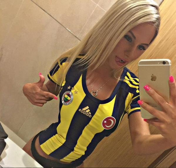 Miroslav Stoch'un eşi Pauli Bedzetiova sosyal medyayı salladı