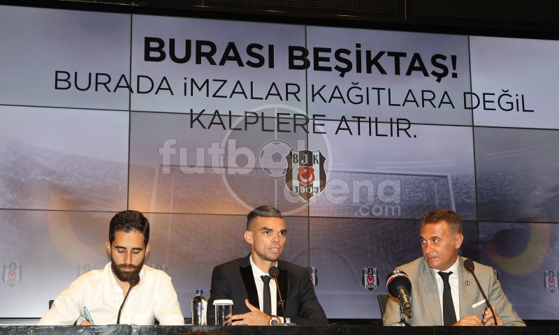 Beşiktaş'ta Pepe resmi imzayı attı