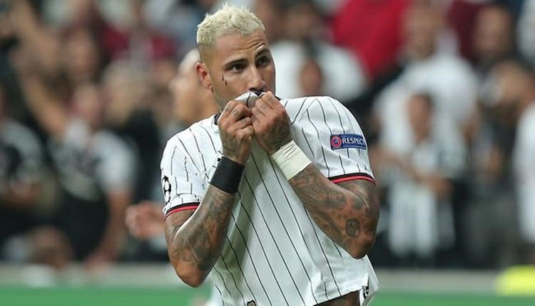 Ricardo Quaresma'nın arkadaşı Fenerbahçe formasını yaktı