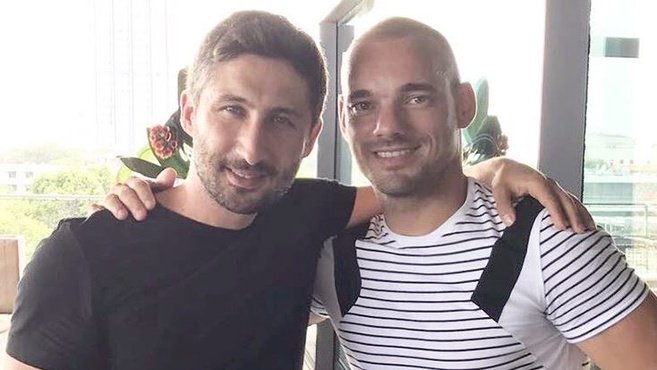 Sneijder’i Sabri Sarıoğlu uğurladı