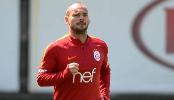'Sneijder'in menajerinden yönetimi şaşırtan teklif