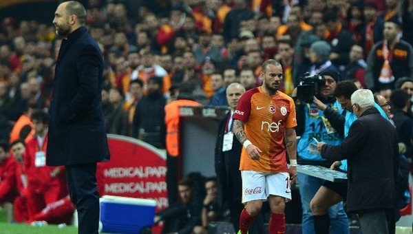Son dakika! Sneijder ayrılırken itiraf etti! 