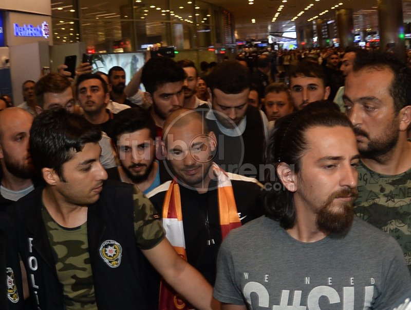 Galatasaraylı Sneijder İstanbul'a geldi