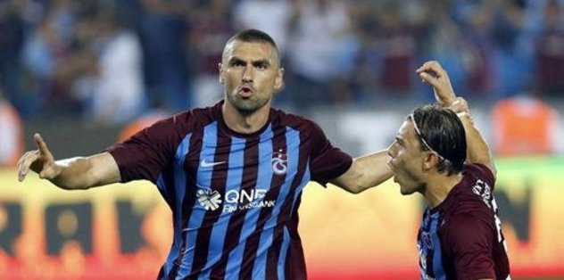  Burak Yılmaz, Fenerbahçe’ye atıyor