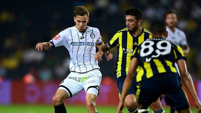 Fenerbahçe tribünleri o futbolcuya tepki gösterdi