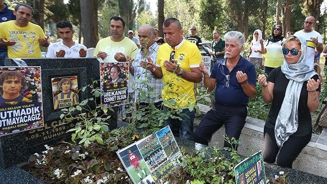 Selçuk Yula, mezarı başında anıldı