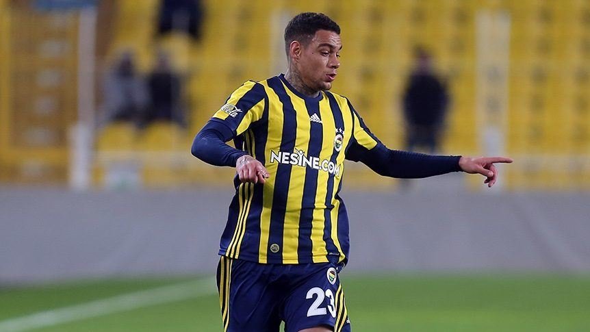 Van der Wiel, Cagliari için sağlık kontrolünden geçti