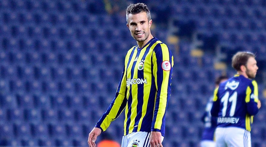  Van Persie’nin suratından düşen bin parça!