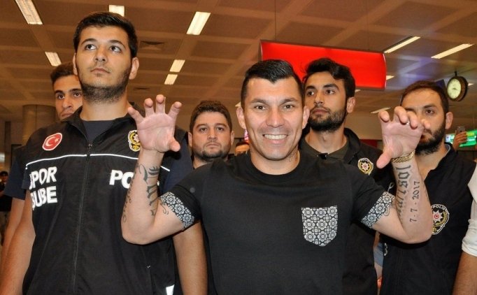 Beşiktaş'ta Medel'e sürpriz görev