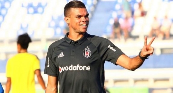 Beşiktaş'ta Pepe'nin yanına 2 aday