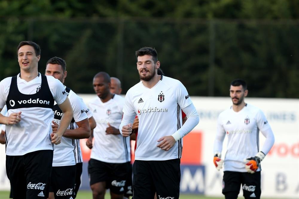 Beşiktaş'tan sağ beke herkesi şaşırtacak transfer