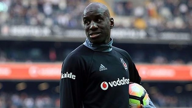Demba Ba şaşırttı! Bakın nerede idman yaptı