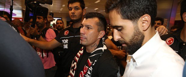 Eski kulağı kesiklerderden: Gary Medel