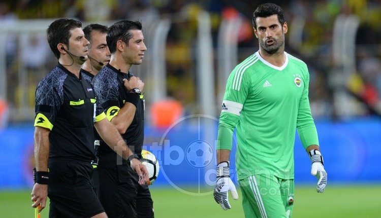 Fenerbahçe tribünlerinden Volkan Demirel'e büyük tepki