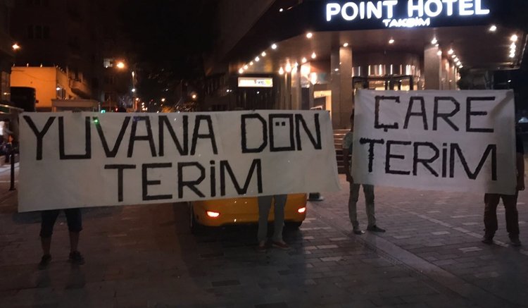 'Galatasaray taraftarları isyan bayrağını çekti! 