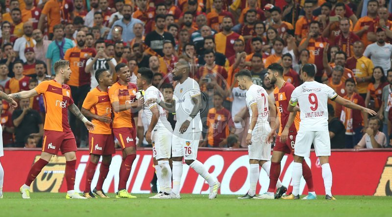 Galatasaray ilk yarıda fırtına gibi esti!