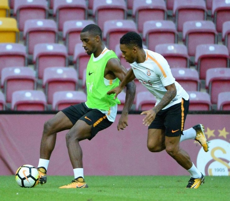Galatasaray hangi futbolcuları gönderecek?