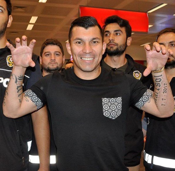 'Gary Medel'in forma numarası açıklandı