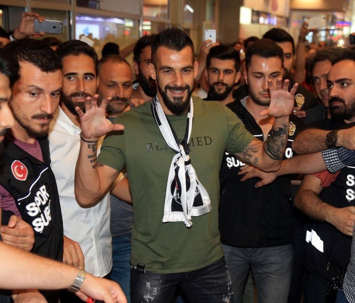 Negredo - Valencia > Beşiktaş