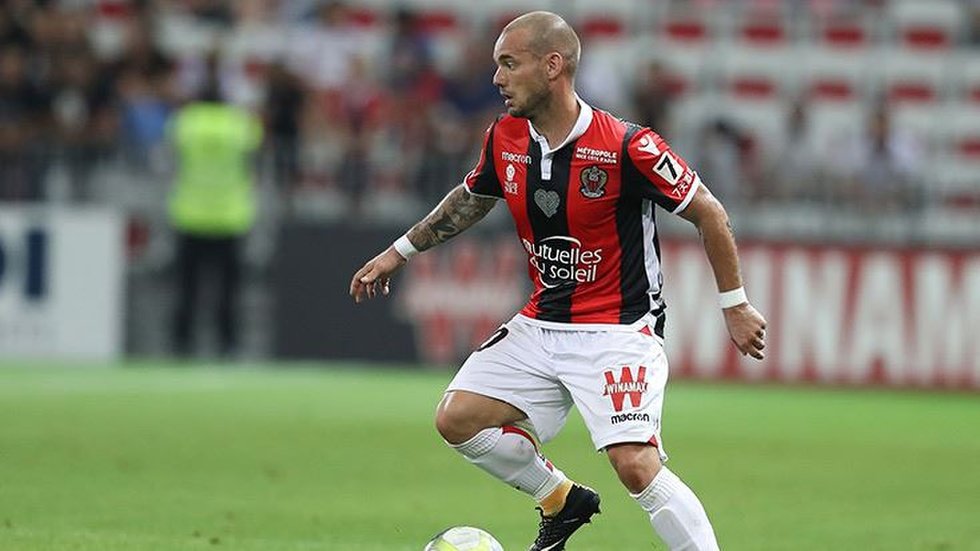 Sneijder, Nice formasıyla ilk maçına çıktı