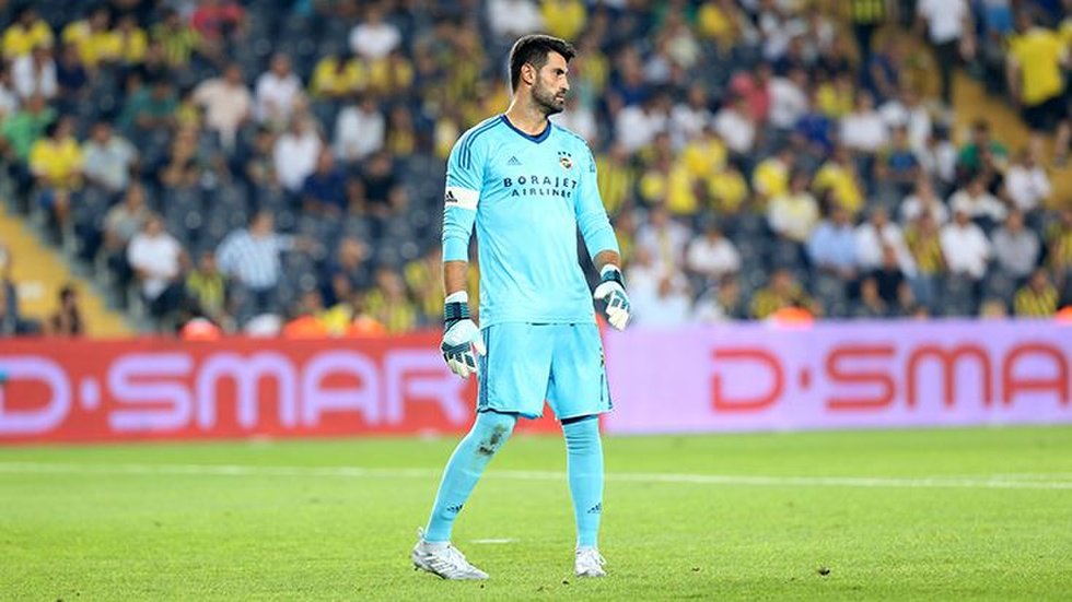 Volkan Demirel uçakta isyan etti!