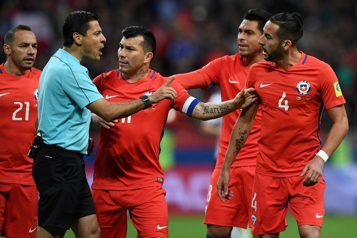  Beşiktaşlı Medel'e büyük onur