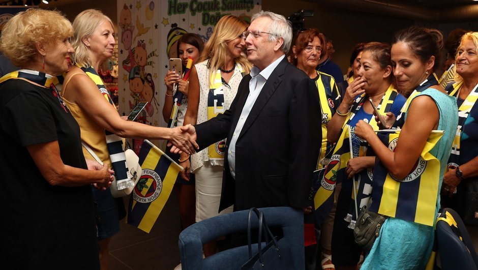  Fenerbahçe Kulübünde 