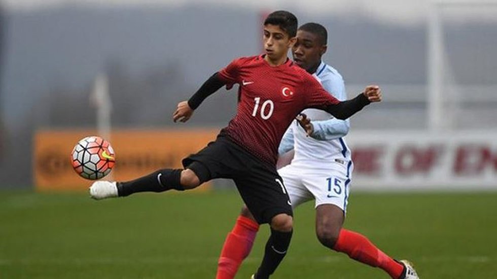 Galatasaray’dan sürpriz transfer harekatı! 15 yaşındaki yıldız...