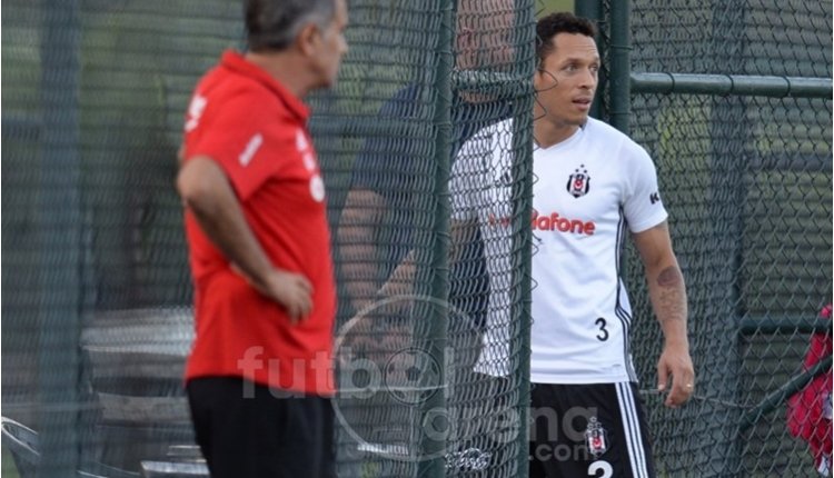 'Adriano, Fenerbahçe derbisinde oynayacak mı?