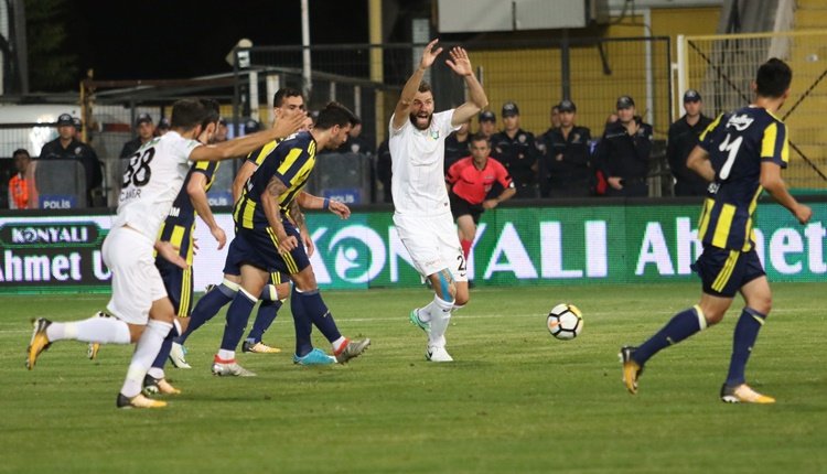 'Akhisar - Fenerbahçe maçında penaltı isyanı! Ozan Tufan...