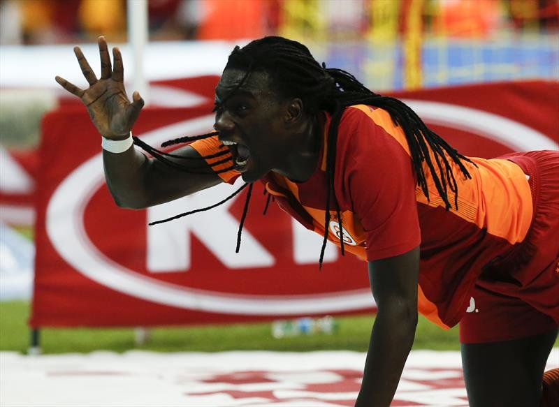 Bafetimbi Gomis'ten ezeli rakiplere fark