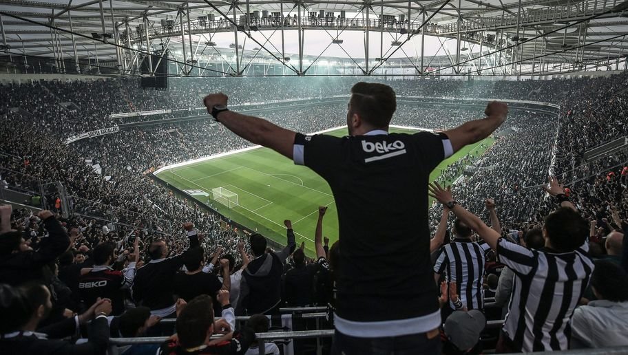 Beşiktaş taraftarından tehlikeli hareket!
