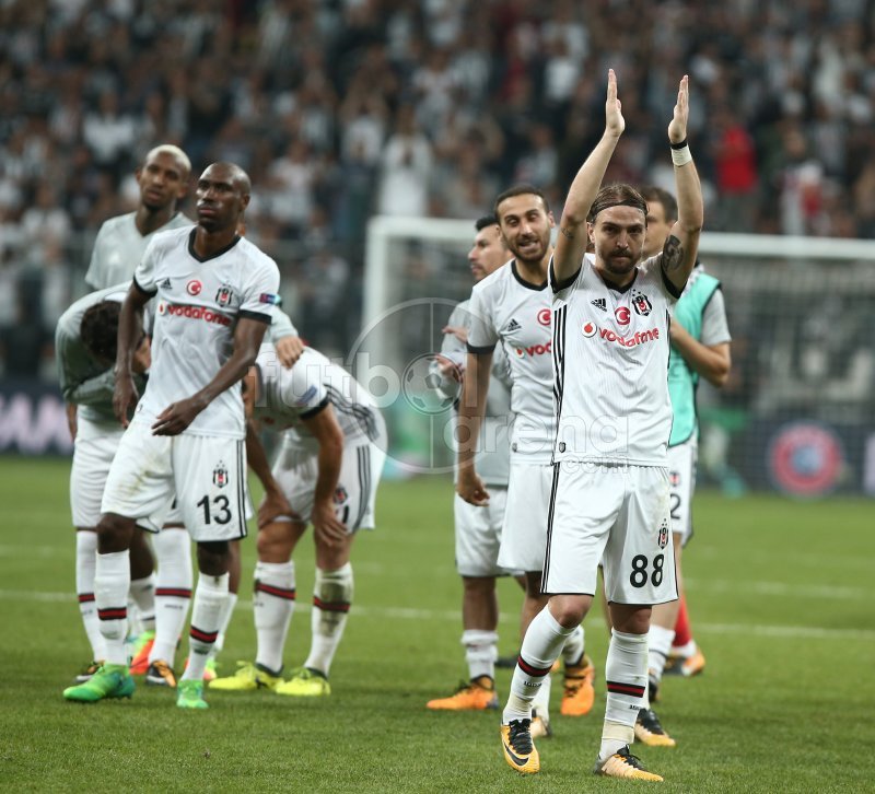'Beşiktaşlı futbolcu maç sonu sevincinde kustu! Şok anlar...