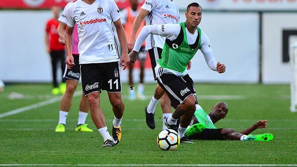 Beşiktaş’ta tek eksik Adriano