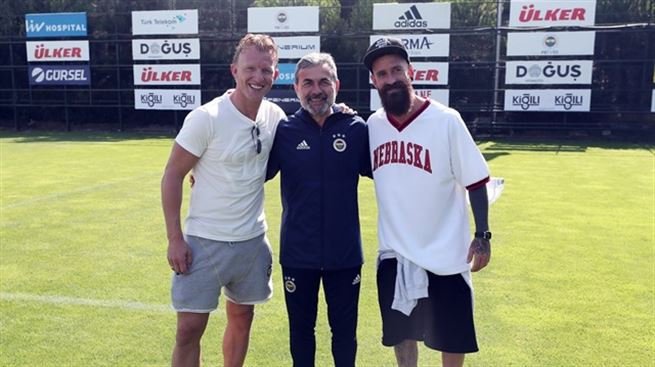 'Dirk Kuyt ve Meireles yardımcı hoca mı olacak?
