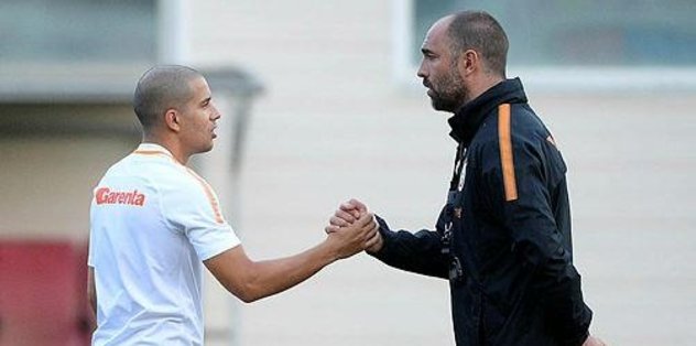 Feghouli’ye Sneijder tarifesi