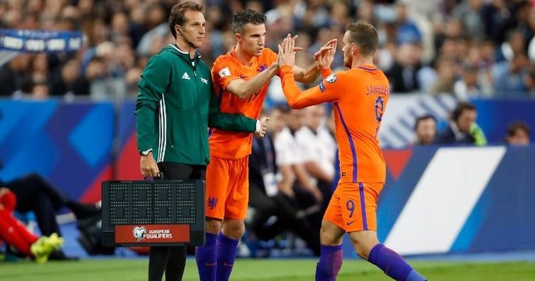 Fenerbahçe'de Van Persie'ye büyük şok