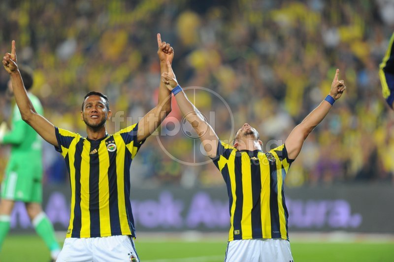 Fenerbahçeli yönetici elindeki tableti gösterdi! 