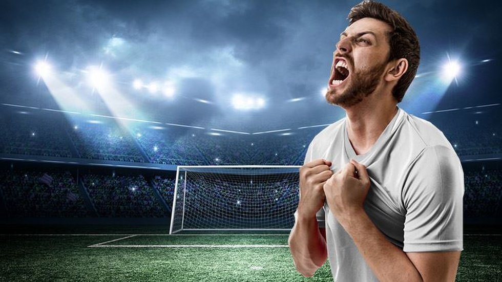 Futbolcuya ve takıma küfreden yandı!
