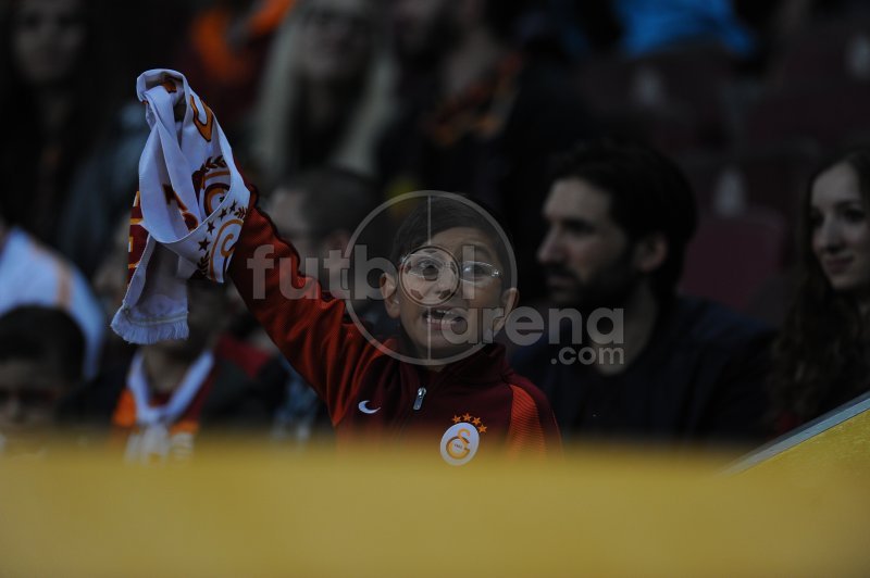 Galatasaray tribünlerinden renkli kareler