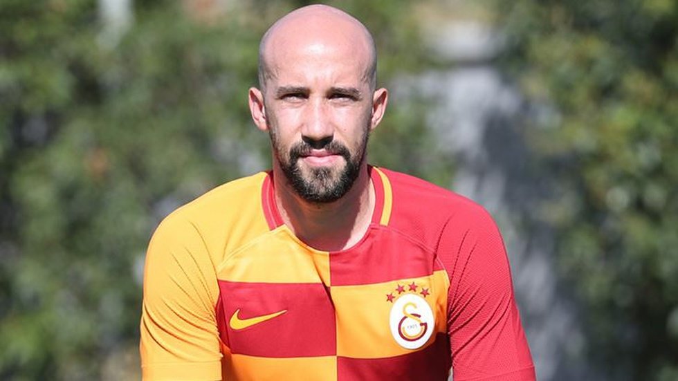Galatasaray’ın yeni sol beki Latovlevici’yi Hagi keşfetti!