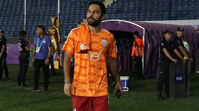Galatasaraylı futbolculardan Selçuk İnan kararı